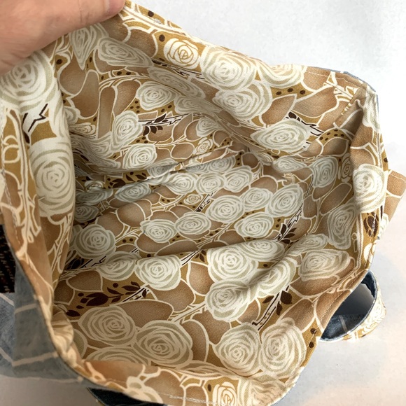 Reversible Tote Bag with removable pin brooch - Picture 6 of 10